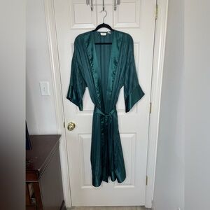 Vintage Victoria’s Secret Gold Label Satin Jacquard Robe in Emerald Green M/L